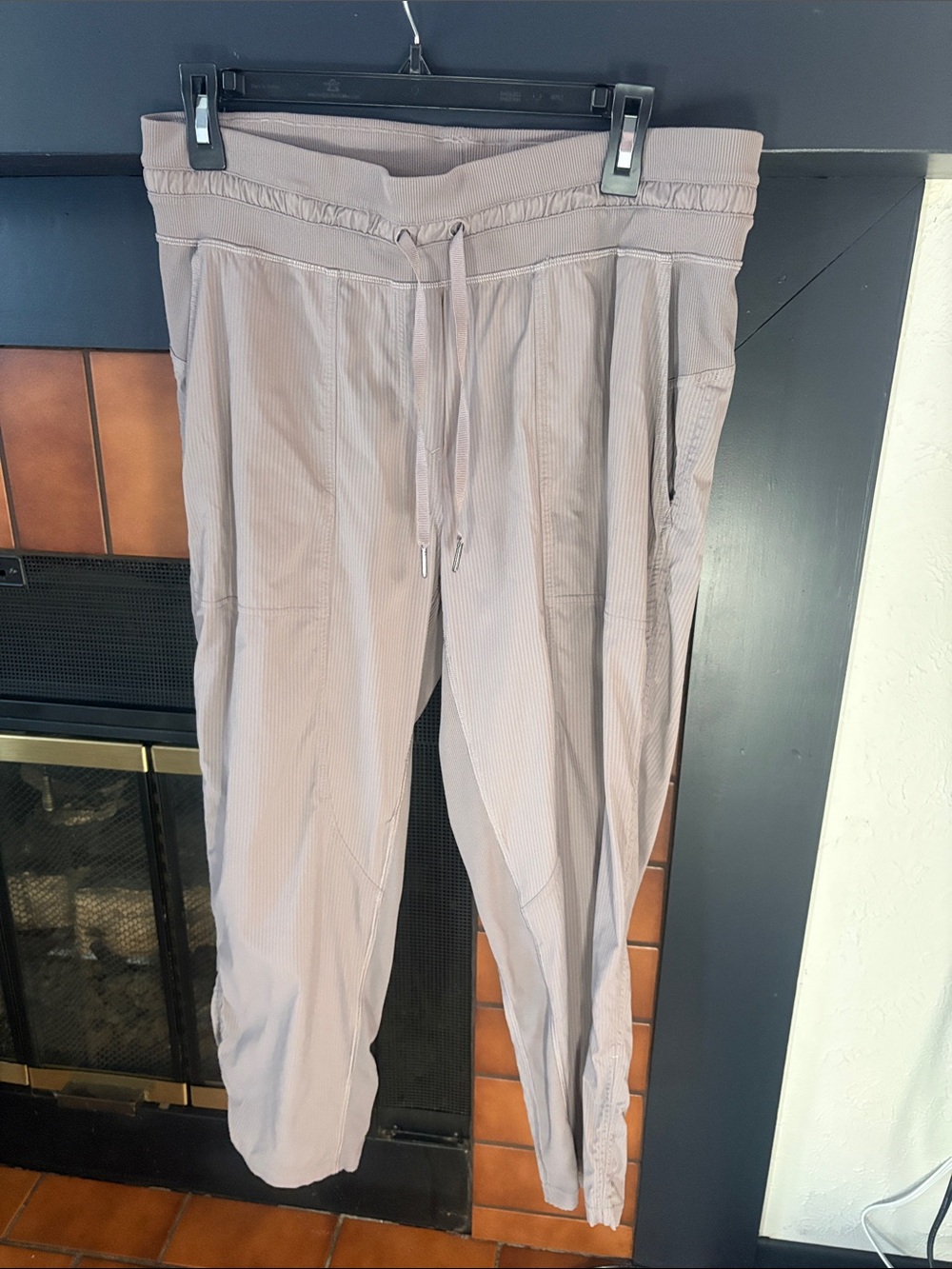lululemon size 10 women’s Light Mauve/dusty rose Drawstring Joggers